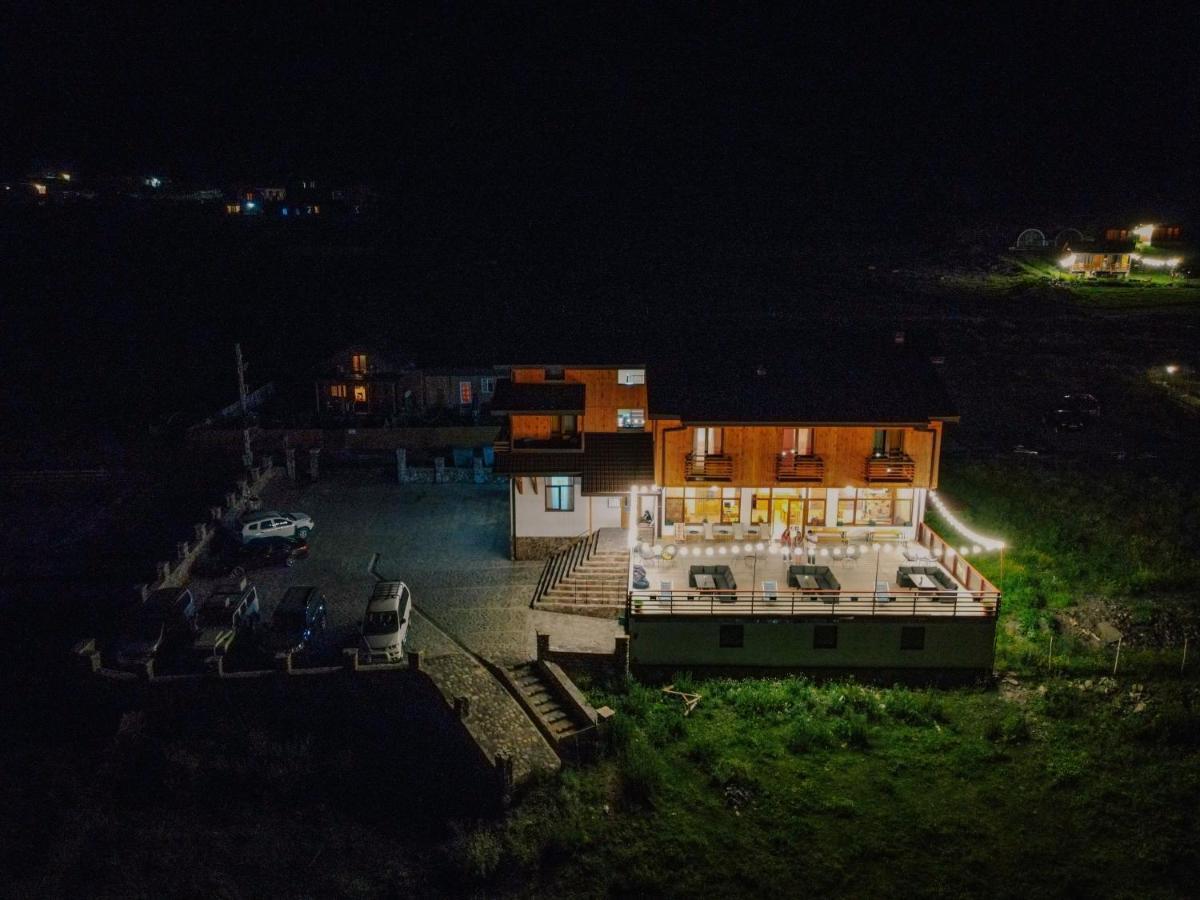 Alpenhaus Kazbegi Hotel & Restaurant Bagian luar foto
