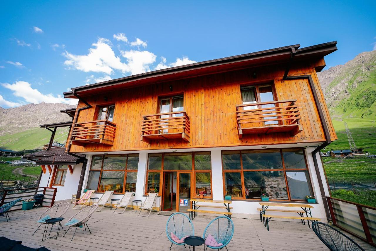 Alpenhaus Kazbegi Hotel & Restaurant Bagian luar foto