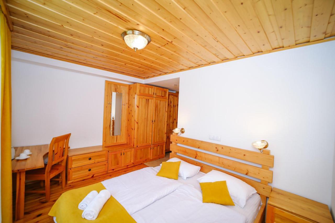 Alpenhaus Kazbegi Hotel & Restaurant Bagian luar foto