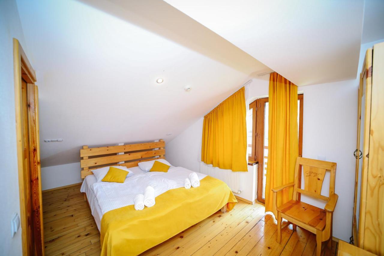 Alpenhaus Kazbegi Hotel & Restaurant Bagian luar foto