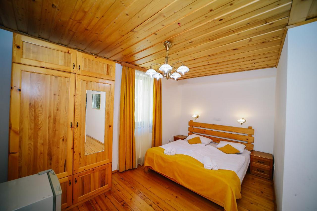 Alpenhaus Kazbegi Hotel & Restaurant Bagian luar foto