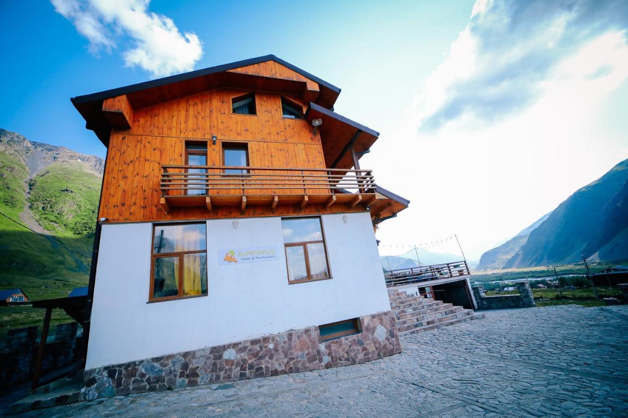 Alpenhaus Kazbegi Hotel & Restaurant Bagian luar foto