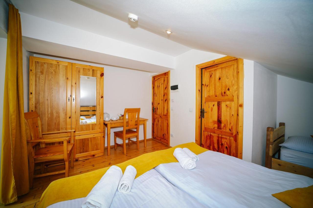 Alpenhaus Kazbegi Hotel & Restaurant Bagian luar foto