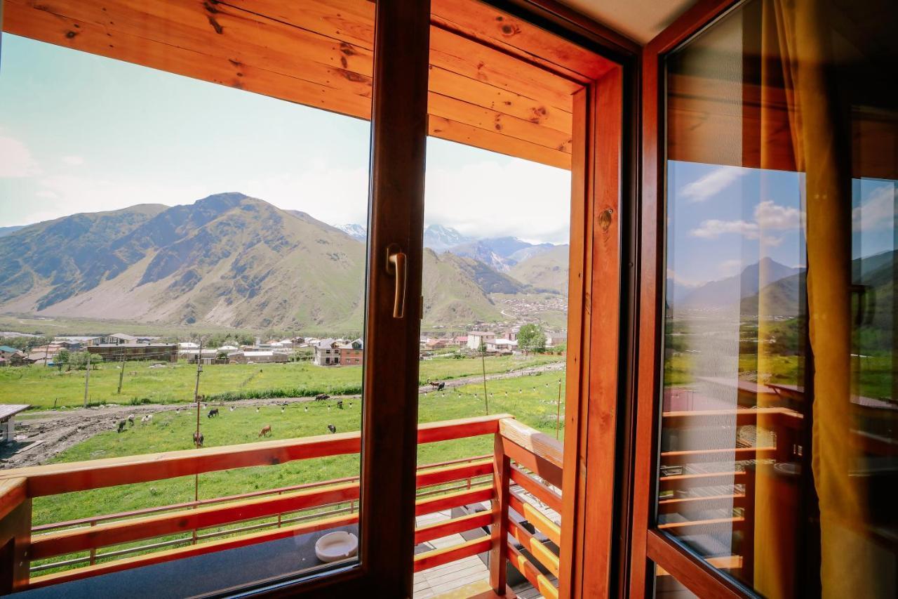 Alpenhaus Kazbegi Hotel & Restaurant Bagian luar foto