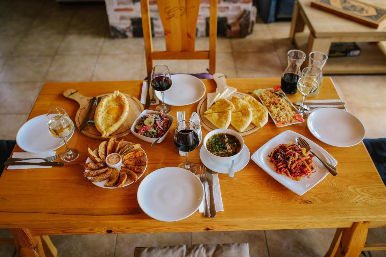 Alpenhaus Kazbegi Hotel & Restaurant Bagian luar foto